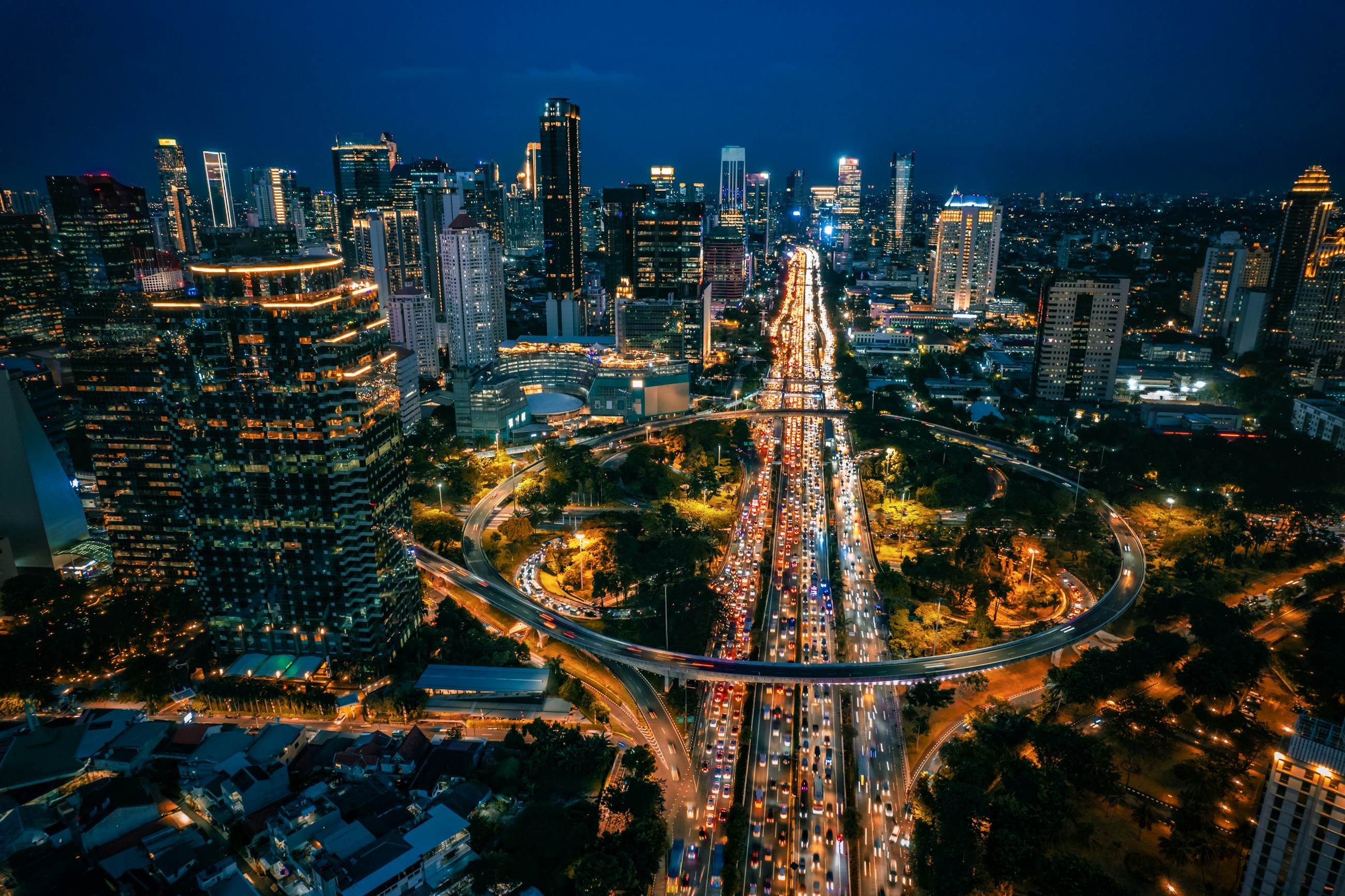 Pemandangan malam kawasan bisnis Jakarta dari udara